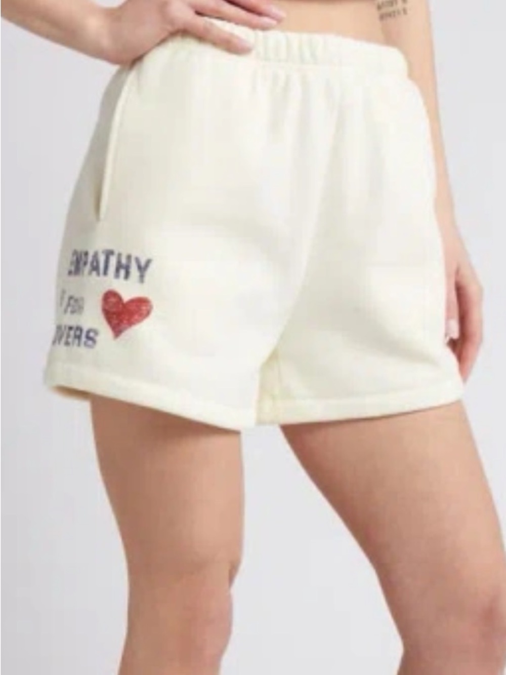 NEW THE MAYFAIR GROUP, EMPATHY is for LOVERS sweatshort. R$90 L/XL